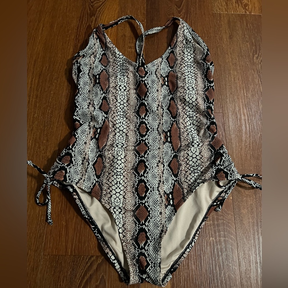 Kona Sol one piece swimsuit size M.